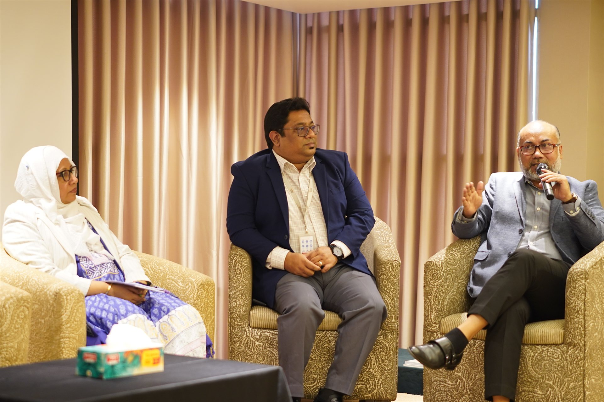 Panel discussion on sustainability reporting at the Swisscontact–SusNex workshop in Dhaka.